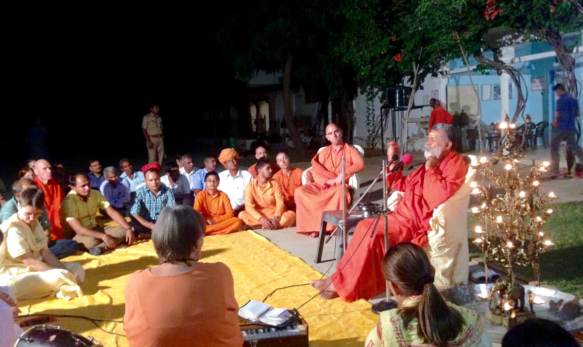 Swamiji-celebrates-Diwali-Jadan-Ashram